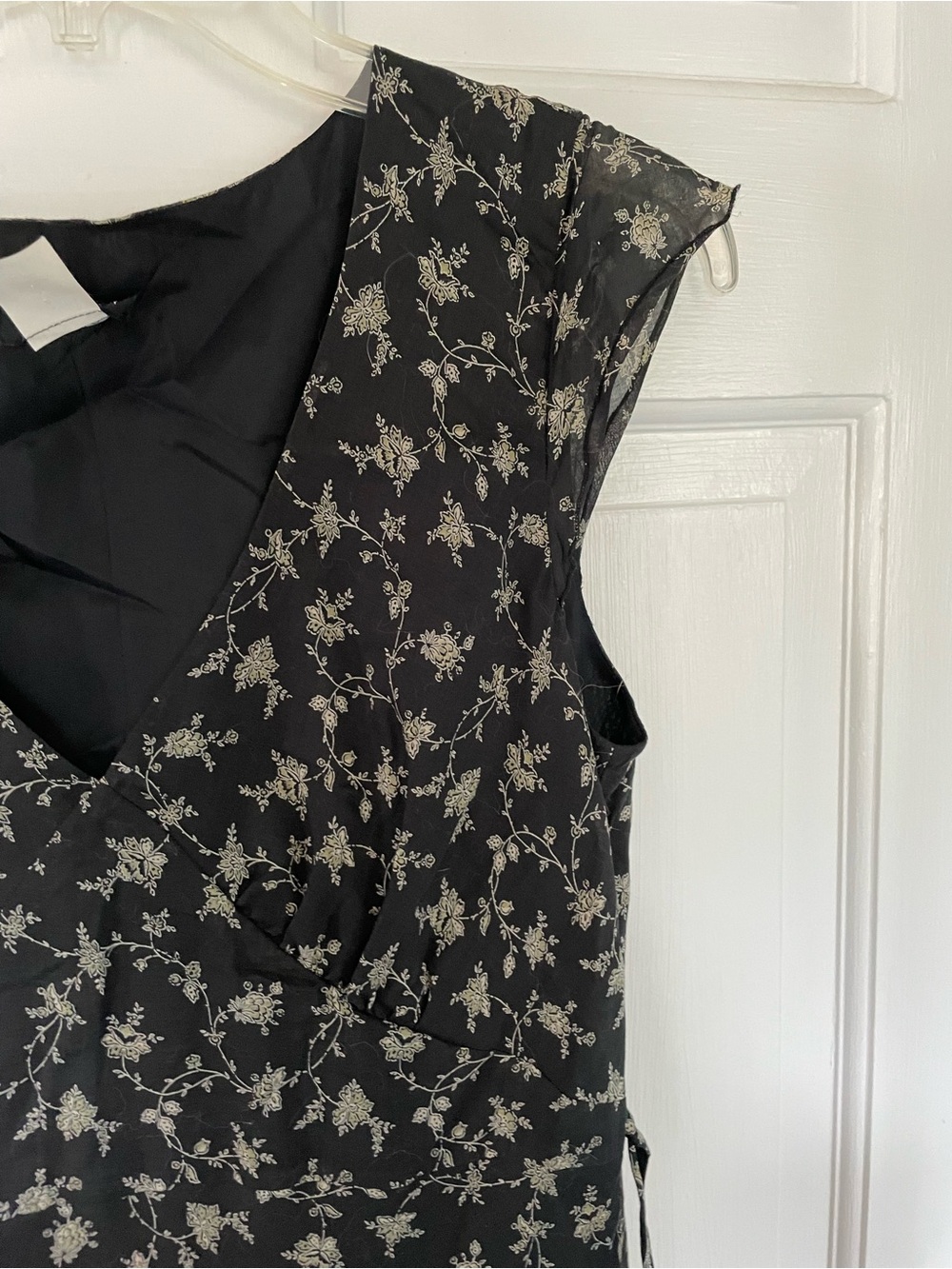 Vintage 90s J. Crew Black Floral V-Neck Dress - Picture 4 of 6